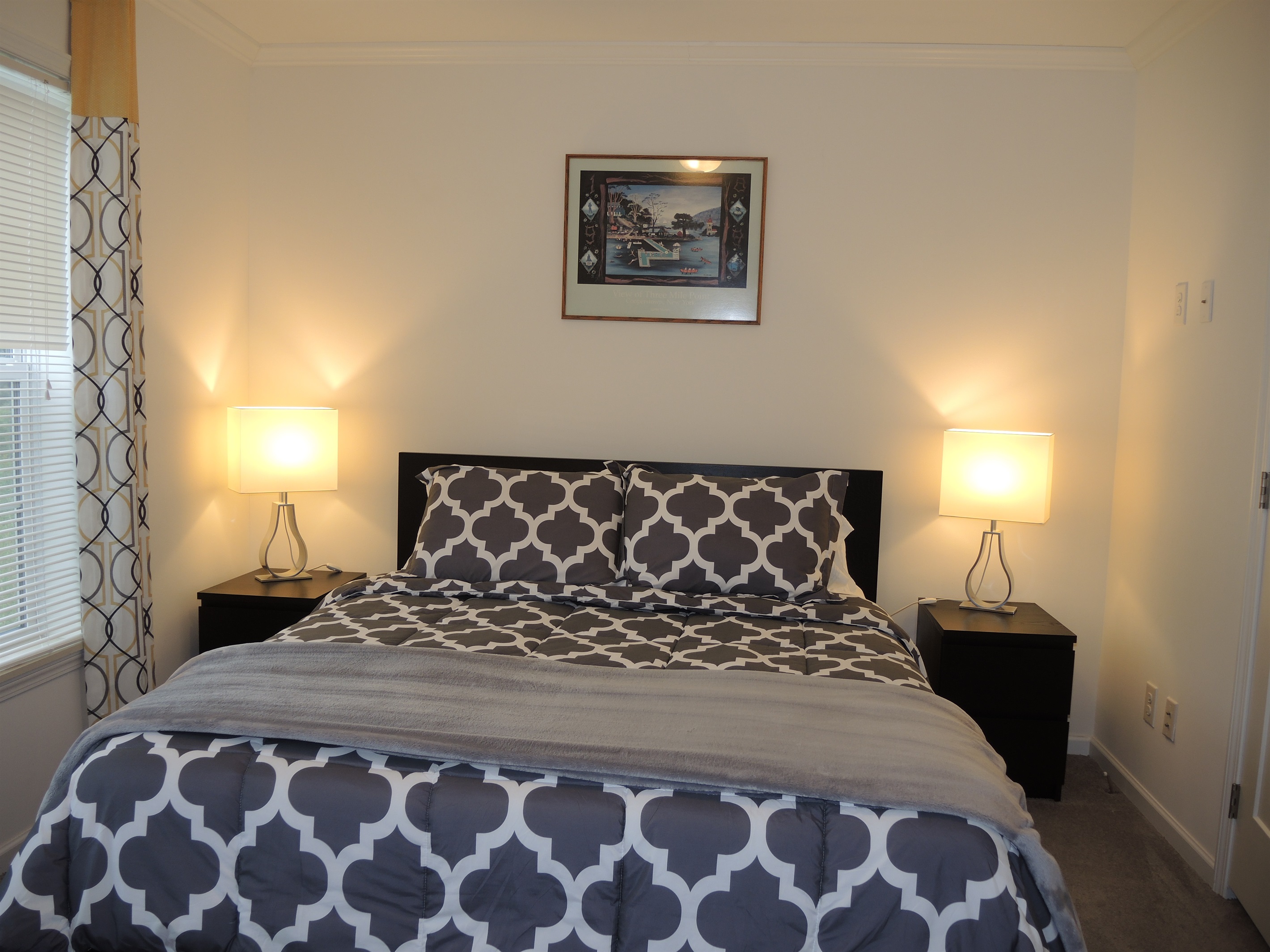 Queen bedroom w/ ensuite