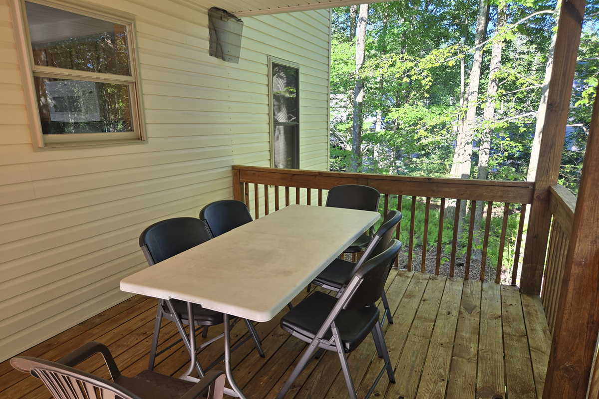 Covered Deck seating - Serhii Vacation Rentals