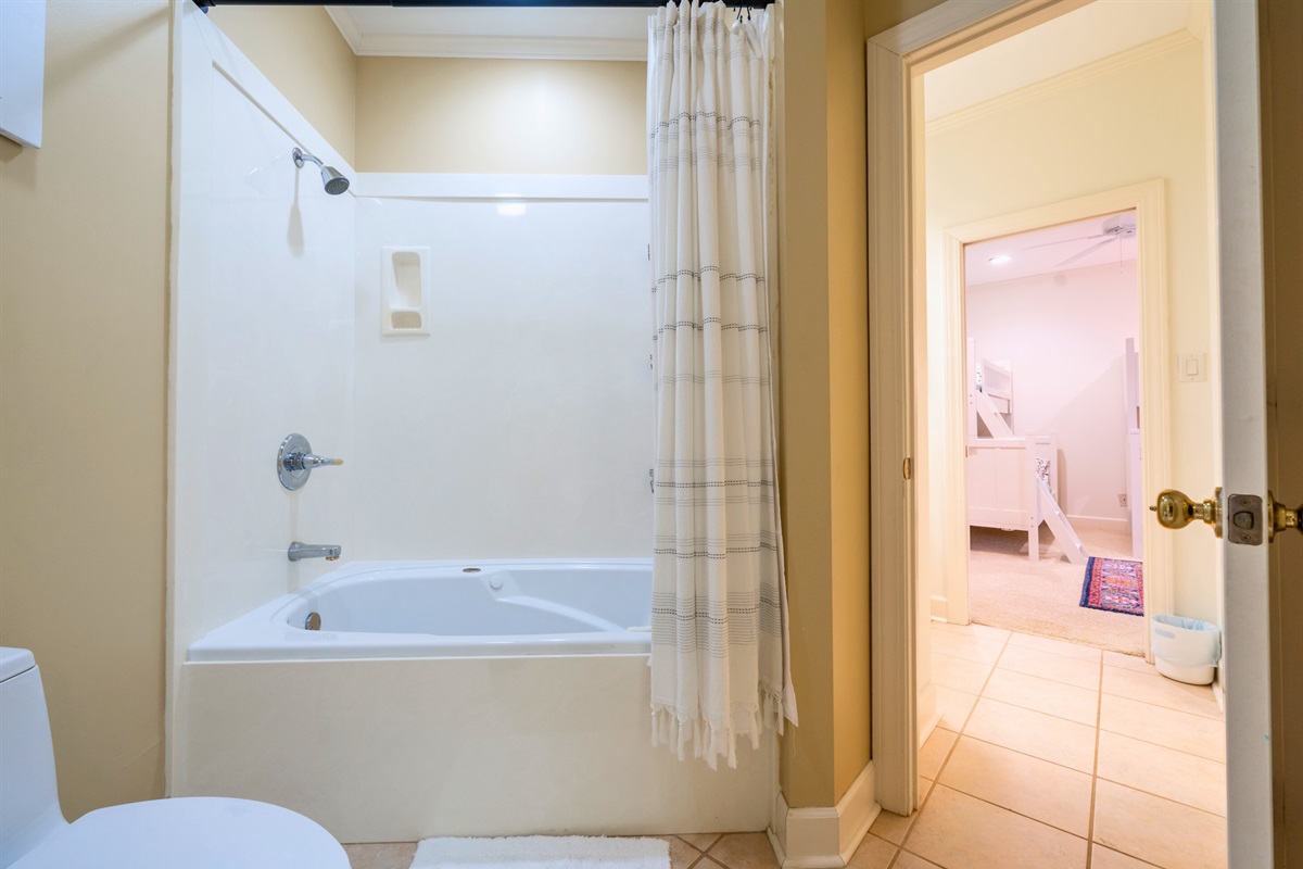 [Bathroom] This Jack and Jill Bathroom with a Shower/Tub Combo Makes it Easy for Everyone to Get Ready for a Day on the Town