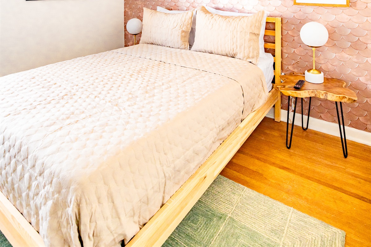 Bedroom #3: Queen bed and TV.