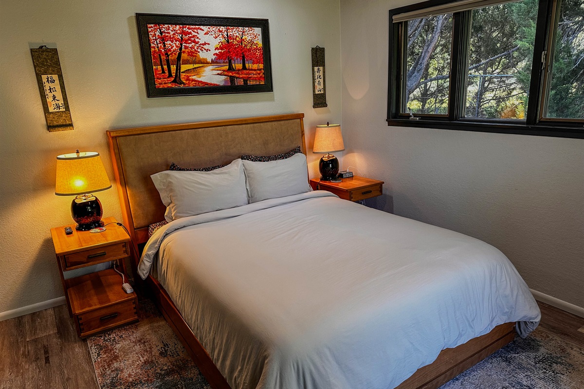 Queen Bed in 2nd Bedroom