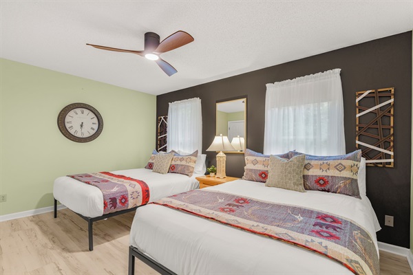 BR6: Upstairs two queen bedroom
