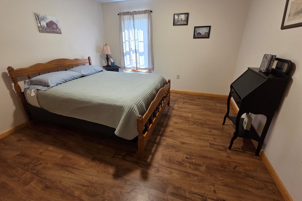 Second bedroom with a queen bed