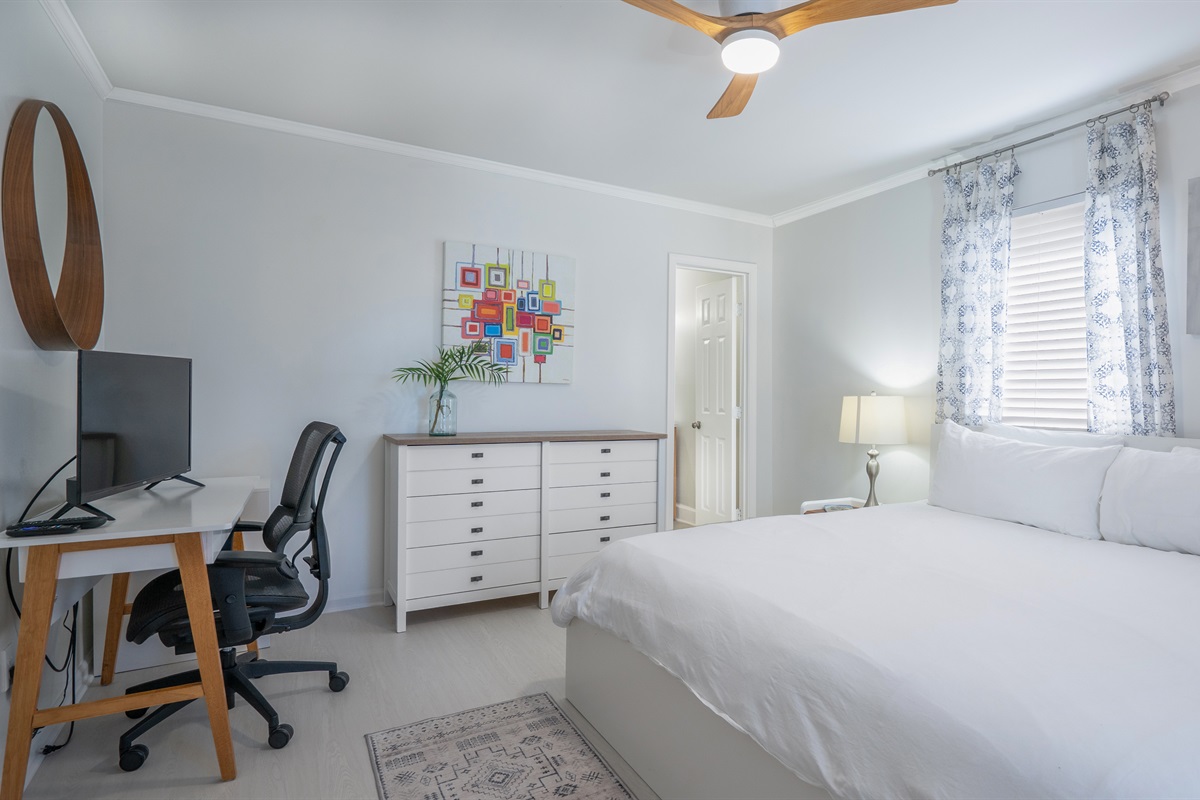 WORK/VACATION BALANCE? EASY WITH THIS "CORNER OFFICE!"