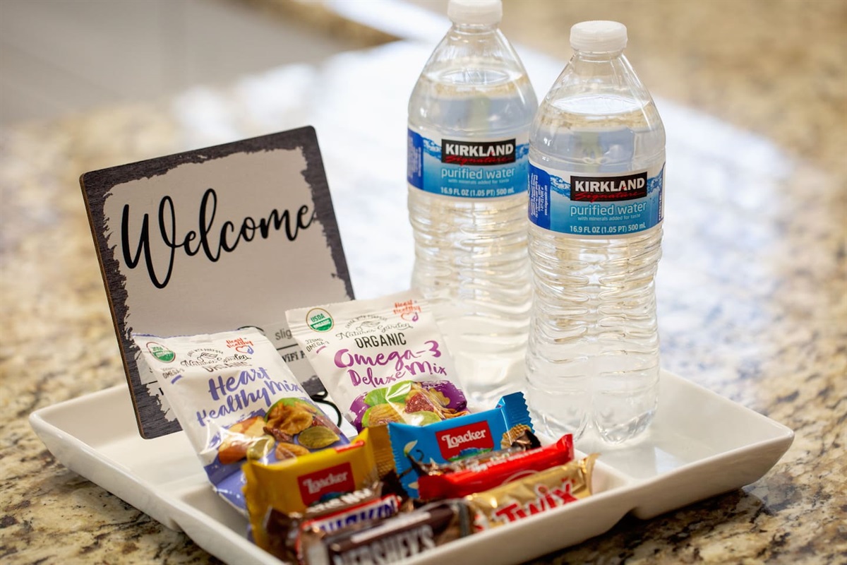 Welcome to your luxe stay!  We’ve got a thoughtful welcome snack selection, including healthy bites and indulgent treats , plus refreshing water  to keep you hydrated for your adventures. Enjoy your time at this perfect getaway! 