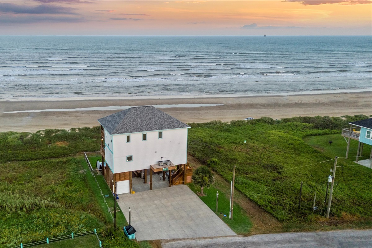 548268be0841499a823368fc006521e8 Large | Beachhouse | Texas | TX | Vacation Homes | Galveston | Crystal Beach | Kokomo | Breezy Days | Beachfront Elegance | Sunrise Serenity | Southern Sands Property Management, LLC