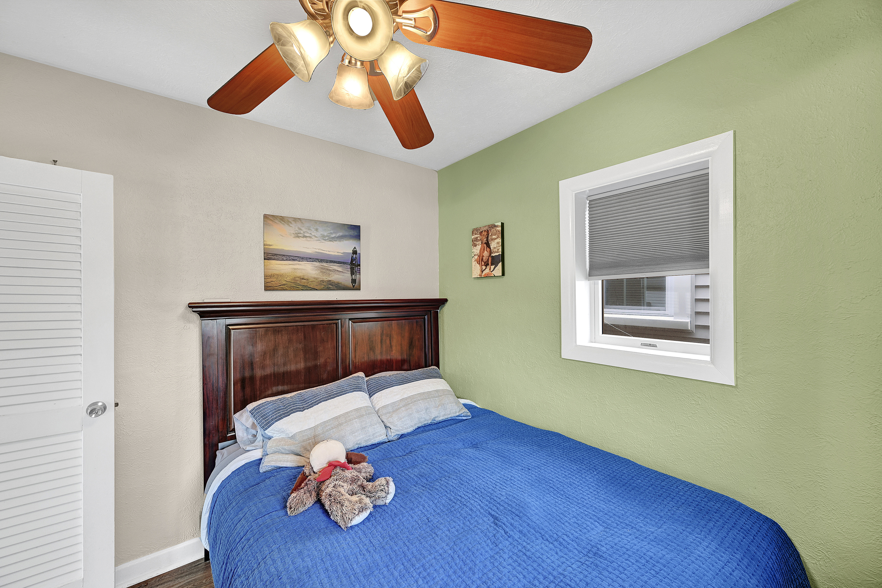 Queen Bed with super comfy hybrid coil / memory foam mattress, 600 thread sheets, & down pillows and comforter.