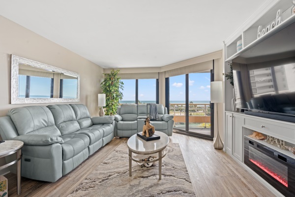 Living Area w. Balcony Access