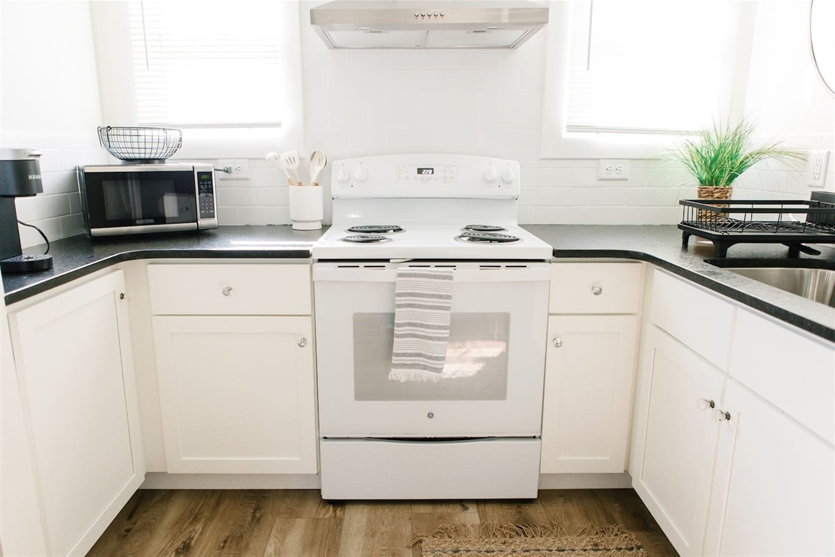 Kitchen Area (Please note: there is no dishwasher)