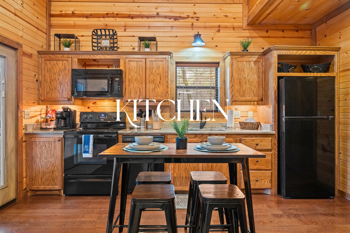 The fully equipped kitchen is both functional and inviting, making it easy to prepare everything from quick breakfasts to relaxed dinners after a day outdoors.
