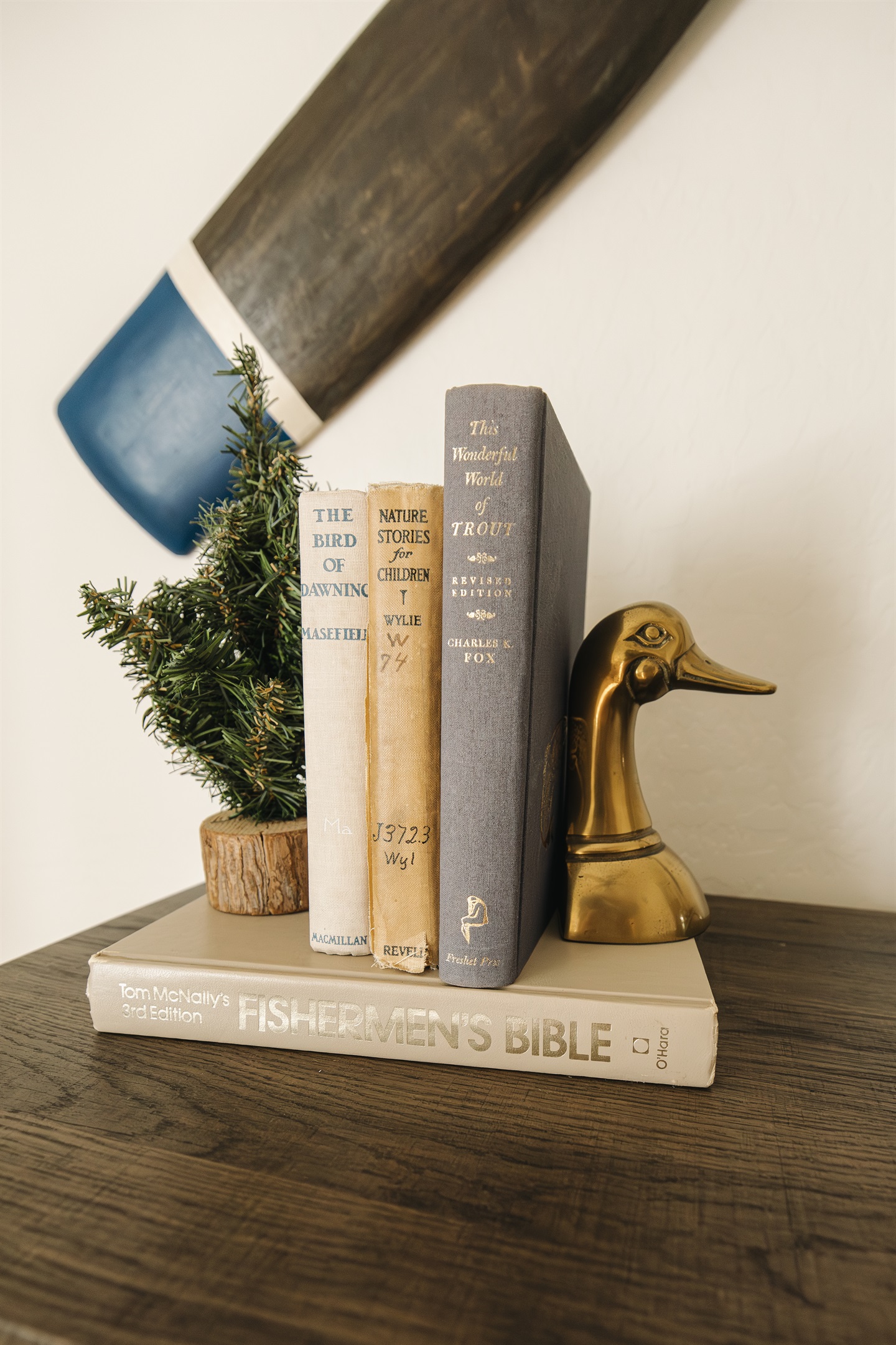 Thoughtfully curated lake-inspired details—from vintage books to rustic accents—bring warmth, character, and a relaxed cabin vibe to every corner of this mountain retreat.