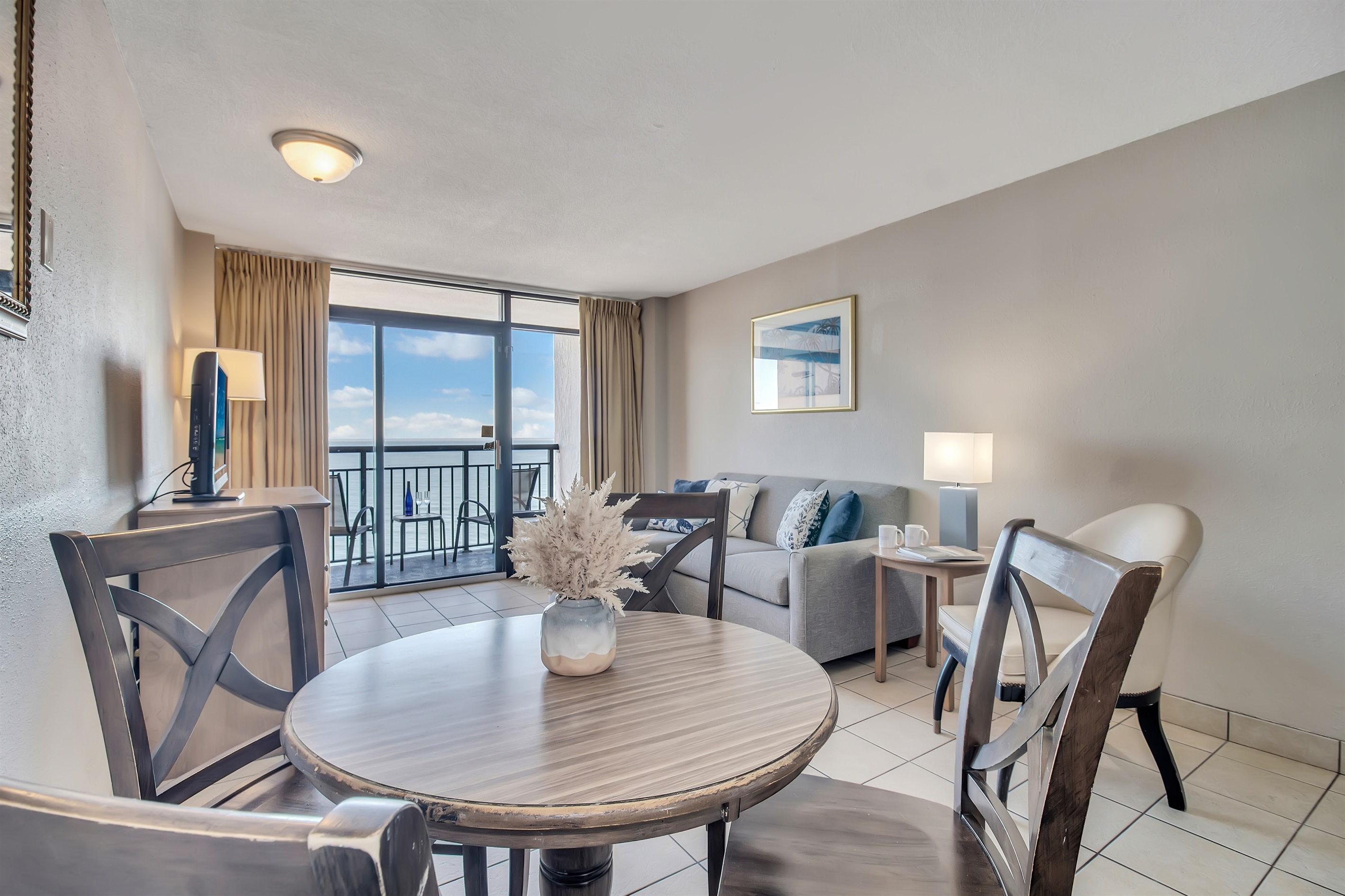 Let the sunshine enter your space and feel the coastal paradise vibe