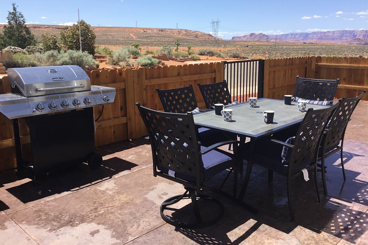 Antelope Canyon House Front Courtyard