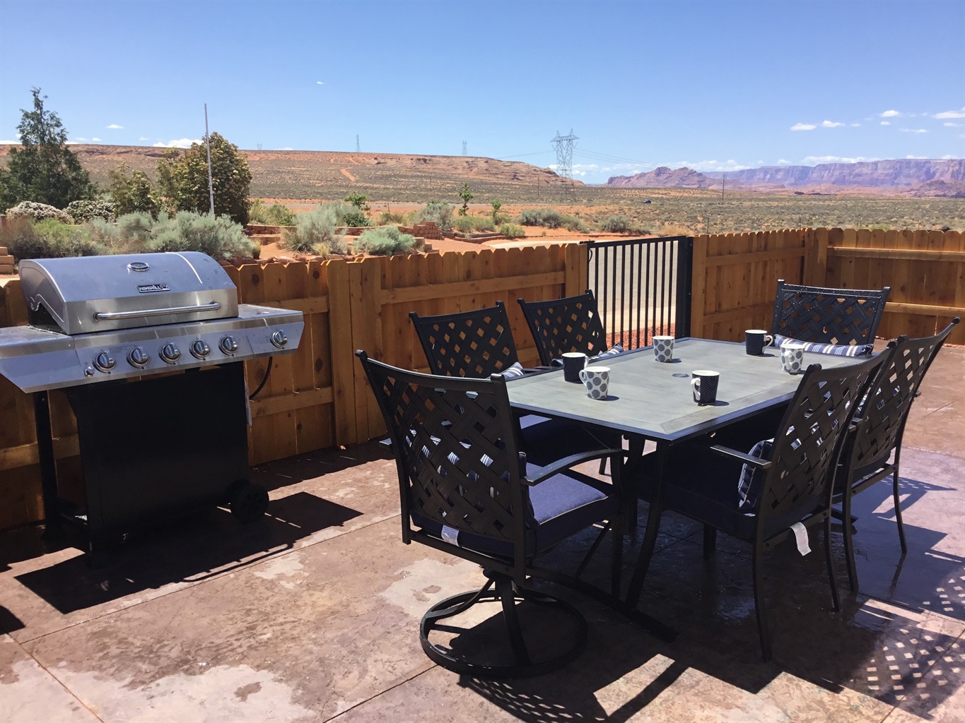 Antelope Canyon House Front Courtyard
