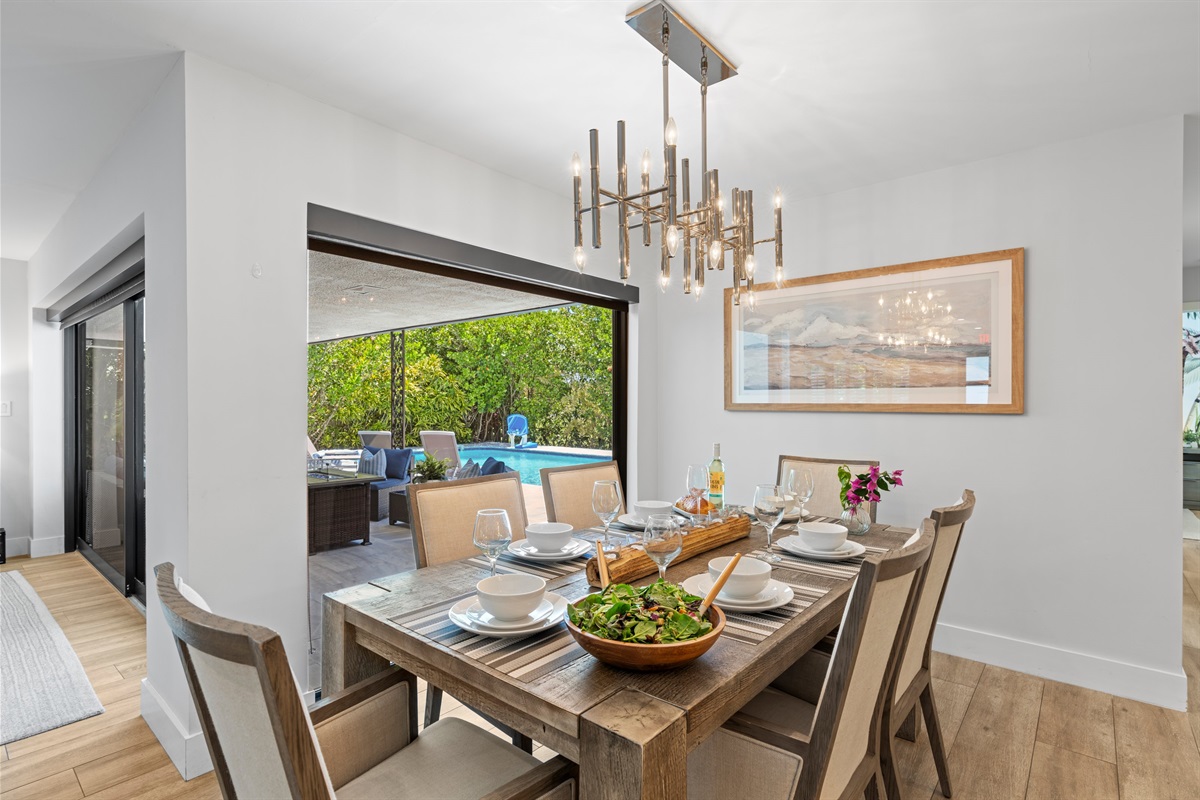 Comfortable Dining Area – Ideal for Morning Brunches or Family Dinners