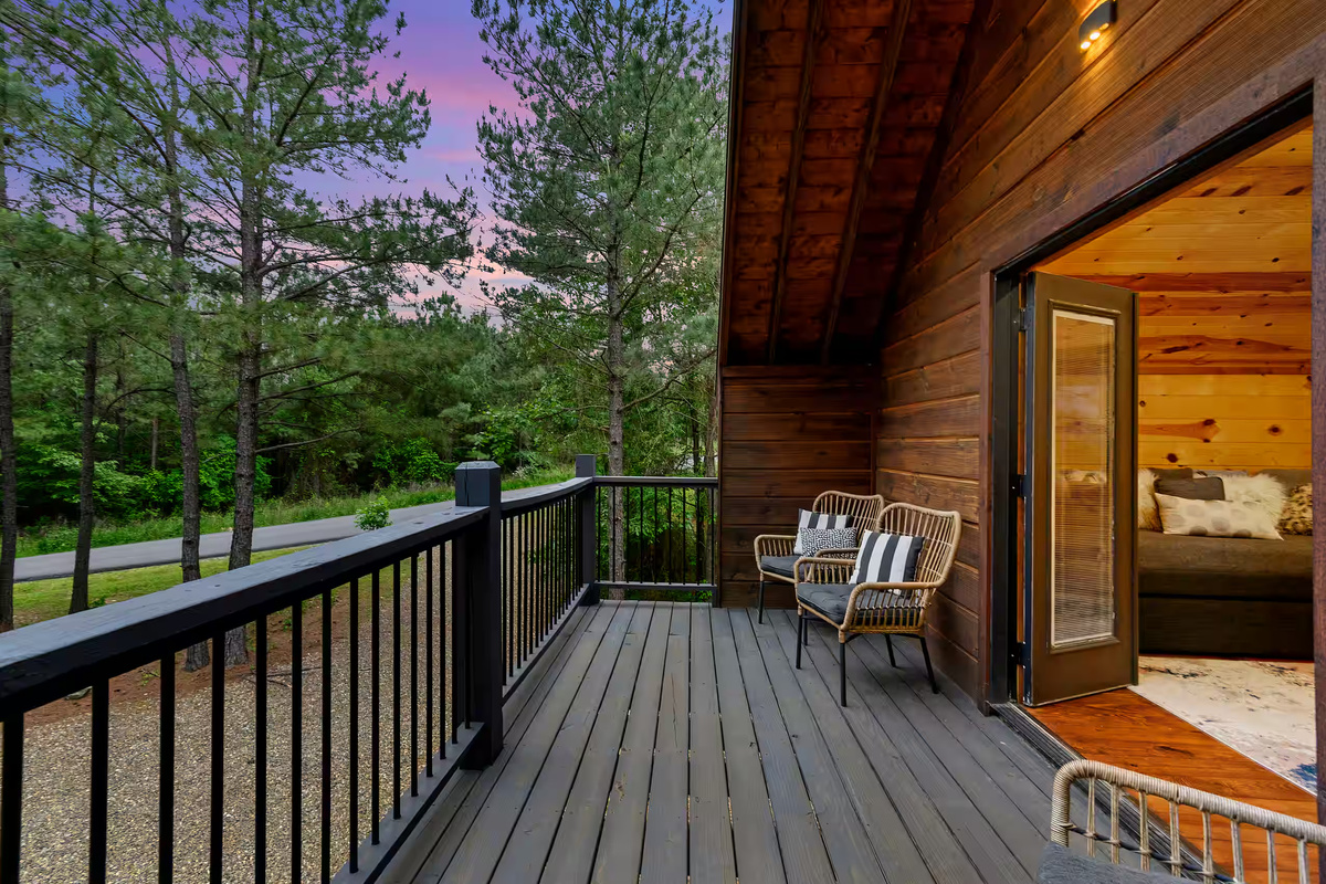 Balcony Retreat: Relax on the deck, surrounded by nature's beauty at sunset!