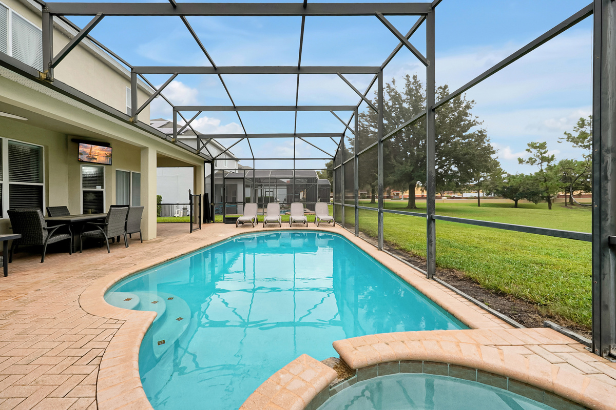Private pool with raised spillover spa