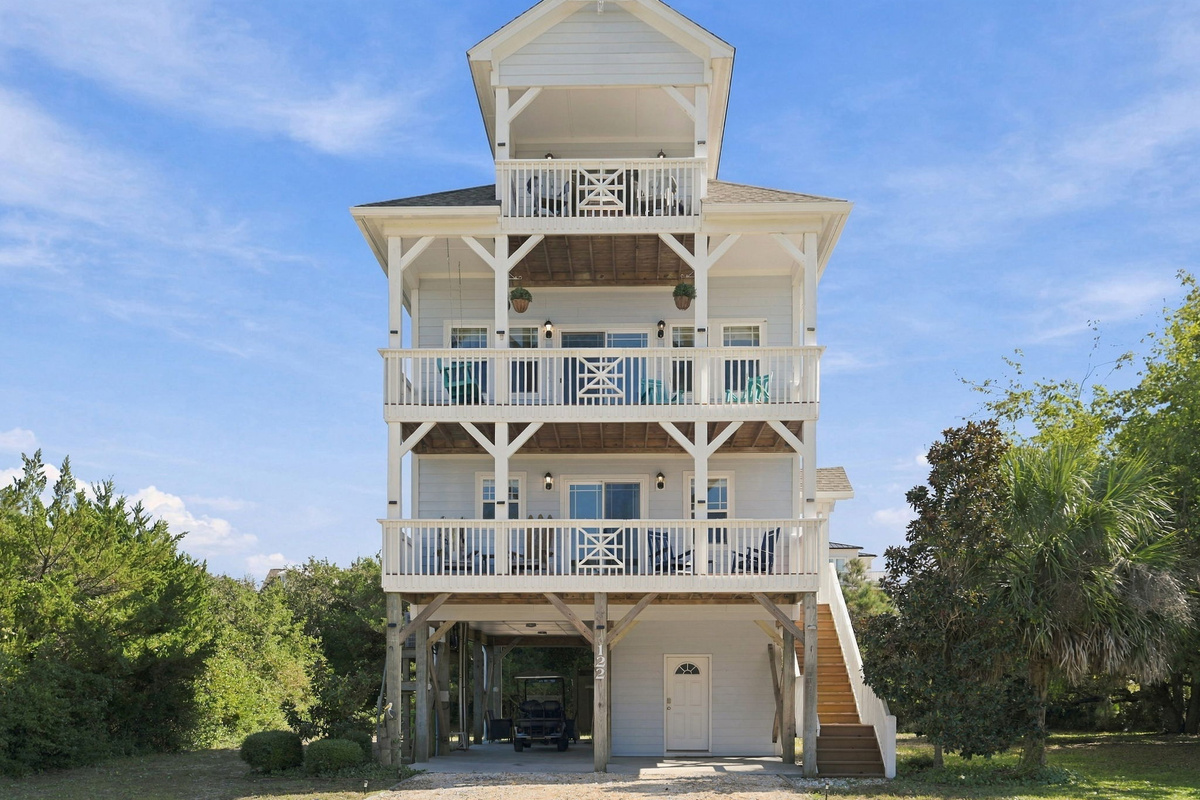Your coastal getaway starts here! Welcome to your home away from home, where beach days, ocean breezes, and unforgettable memories await.