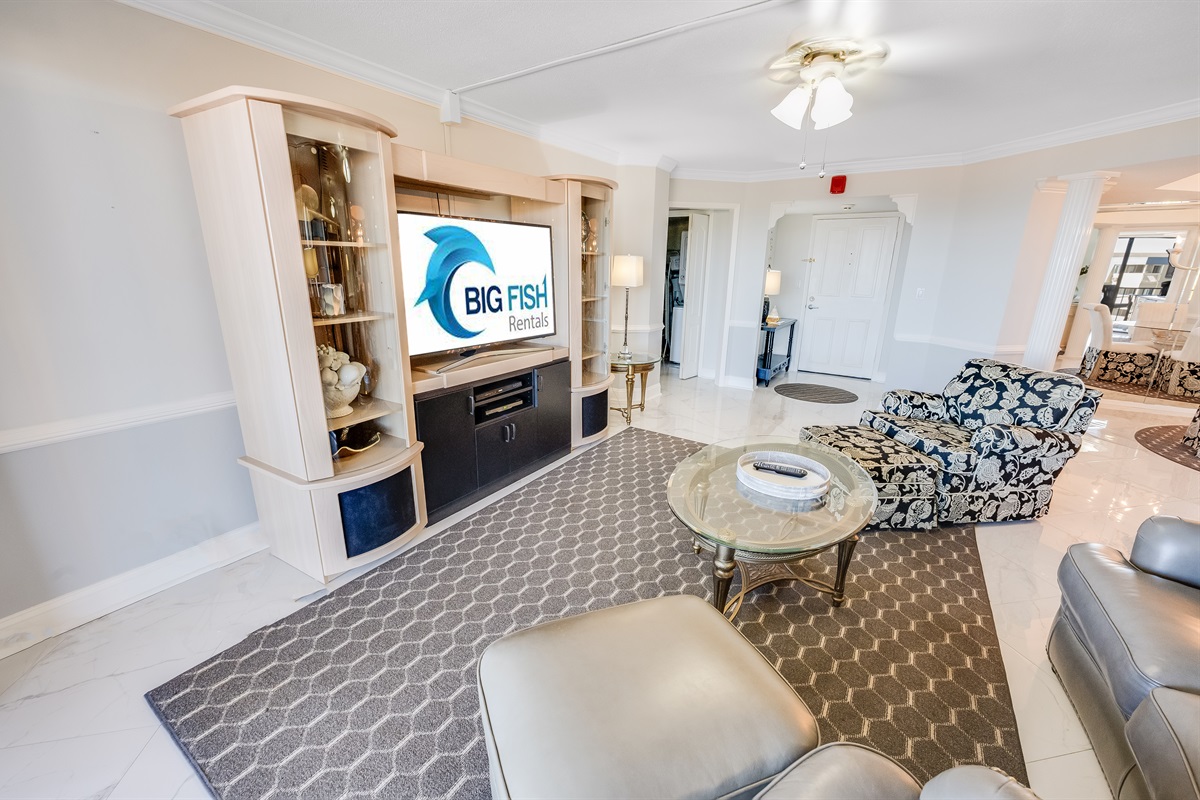 Amazing Living Room with Stunning Views🌊☀️