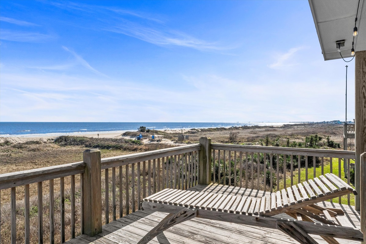 54b12bc11e1545d29a3978b58ae399a3 Large | Beachhouse | Texas | TX | Vacation Homes | Galveston | Crystal Beach | Kokomo | Breezy Days | Beachfront Elegance | Sunrise Serenity | Southern Sands Property Management, LLC