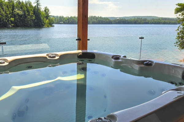 Relaxing hot tub waters with soothing view of Lac McGregor