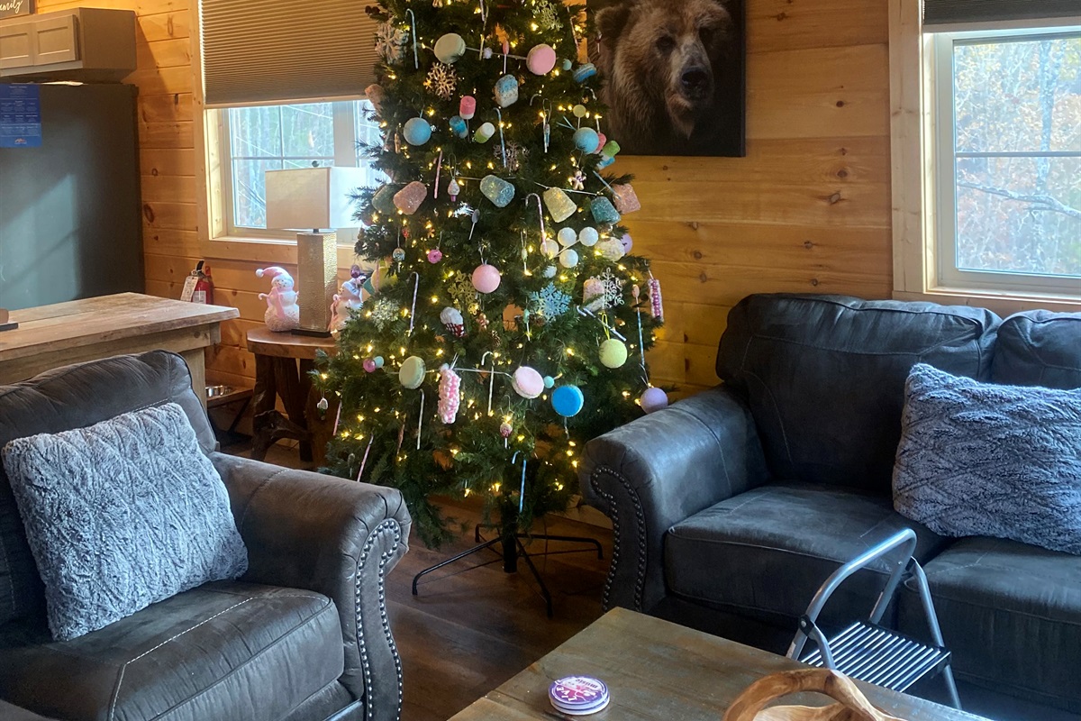 Feel the Christmas at Moonrise Ridge's living room
