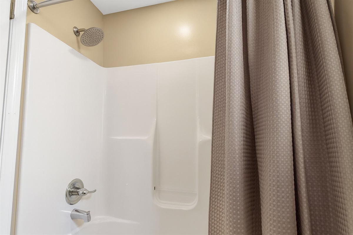 Bathroom equipped with a dedicated shower area.