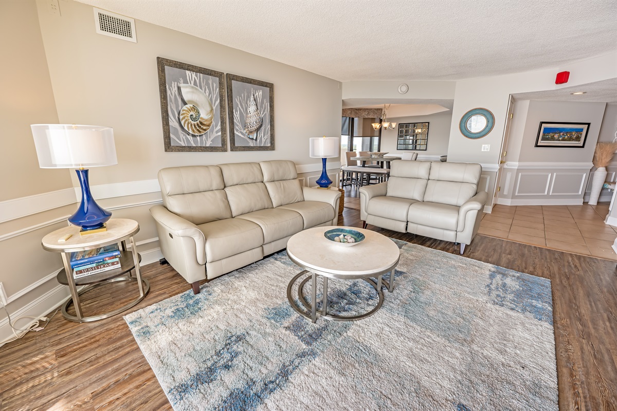 Living Room with Stunning Views🌊☀️