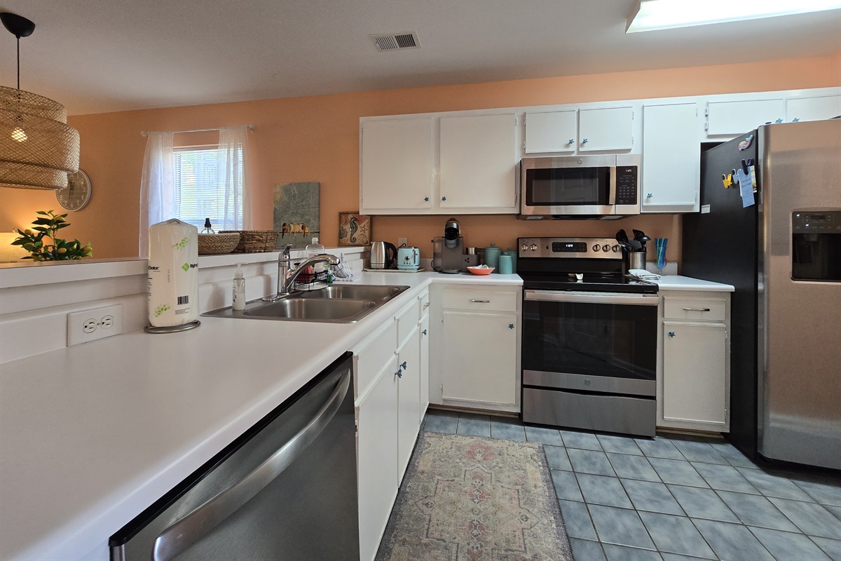 Plenty of Counterspace and Cabinet Storage