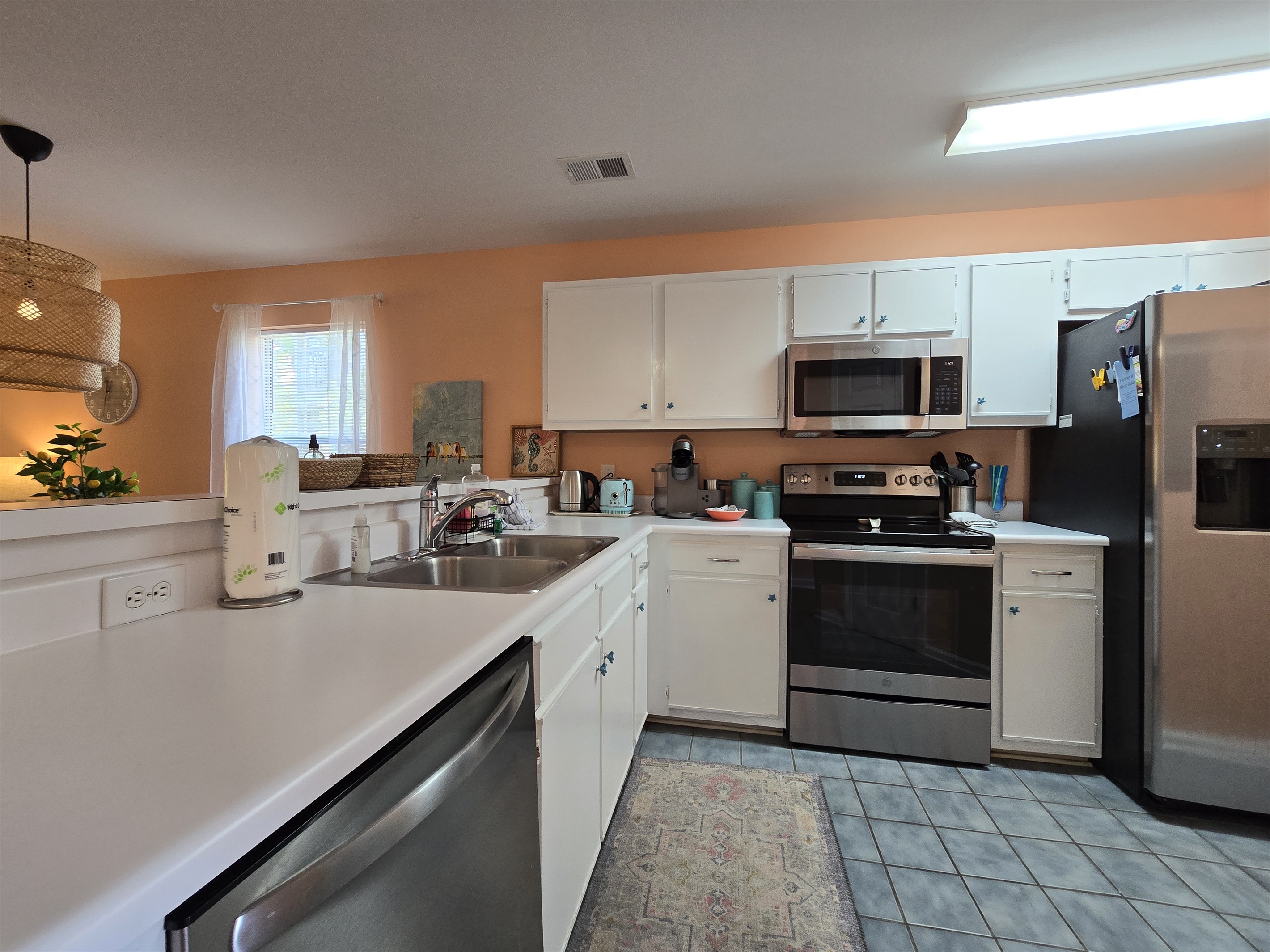 Plenty of Counterspace and Cabinet Storage