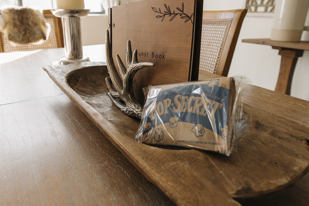 Thoughtful welcome touches set the tone at Attiwood Ridge—from a cozy dining space to curated details that make couples and families feel instantly at home in this Pinetop mountain retreat.