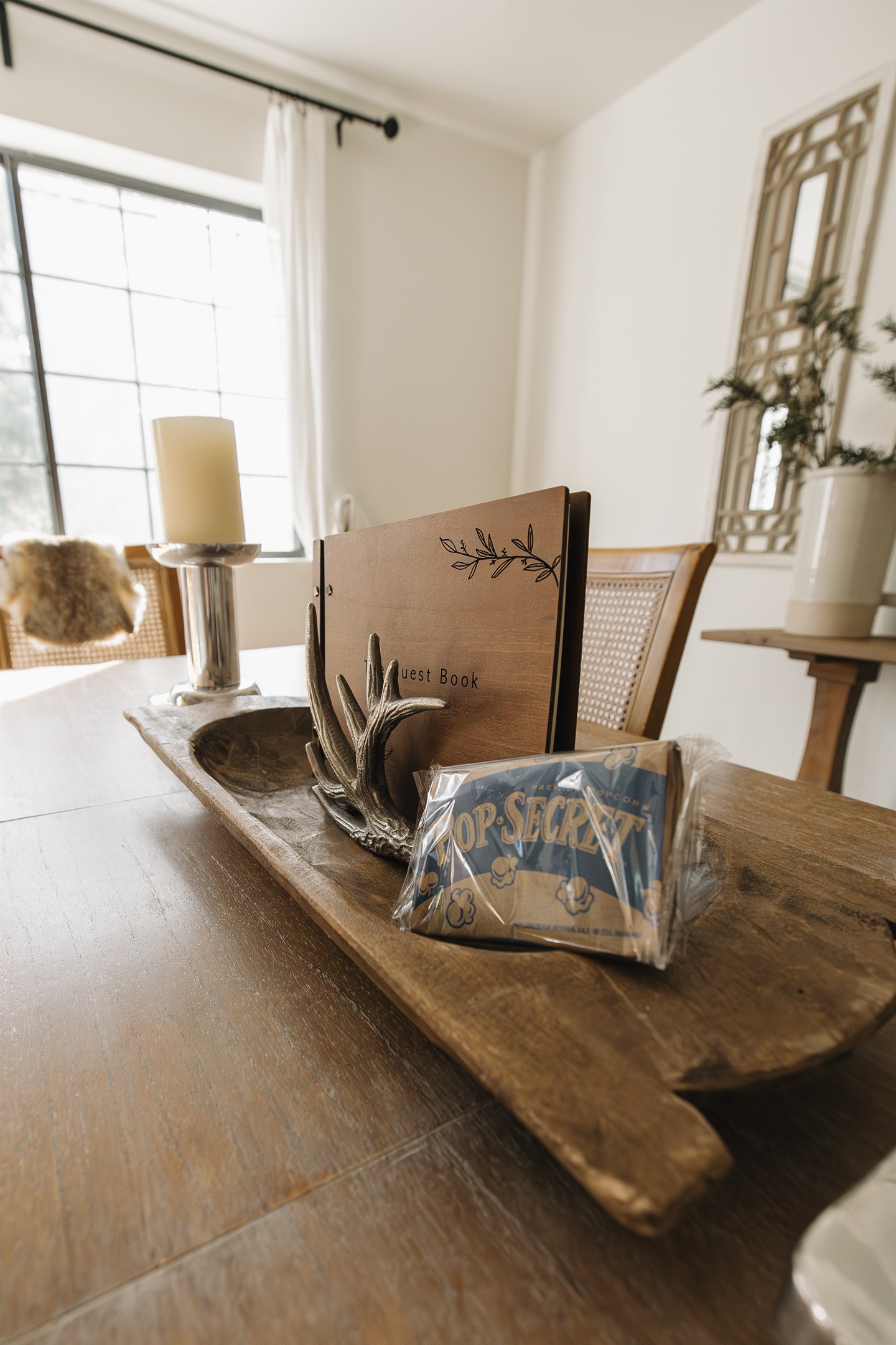 Thoughtful welcome touches set the tone at Attiwood Ridge—from a cozy dining space to curated details that make couples and families feel instantly at home in this Pinetop mountain retreat.