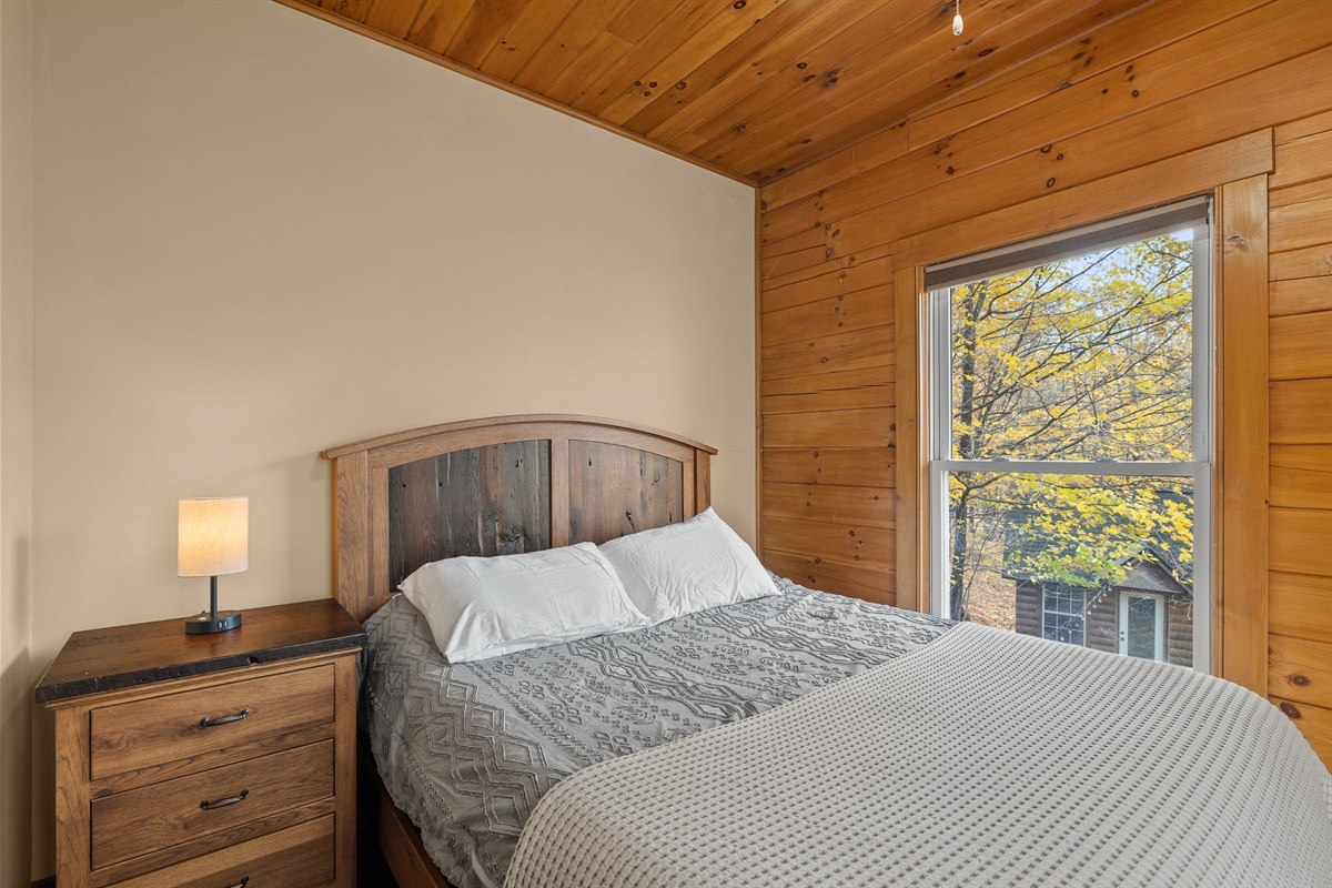 Queen Bedroom 2 (Main Floor)