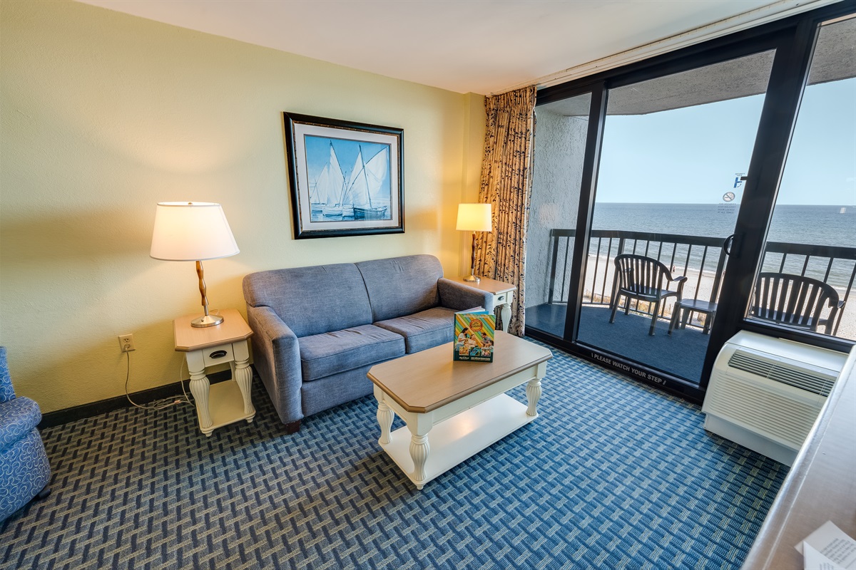 Living Room with Stunning Views🌊☀️