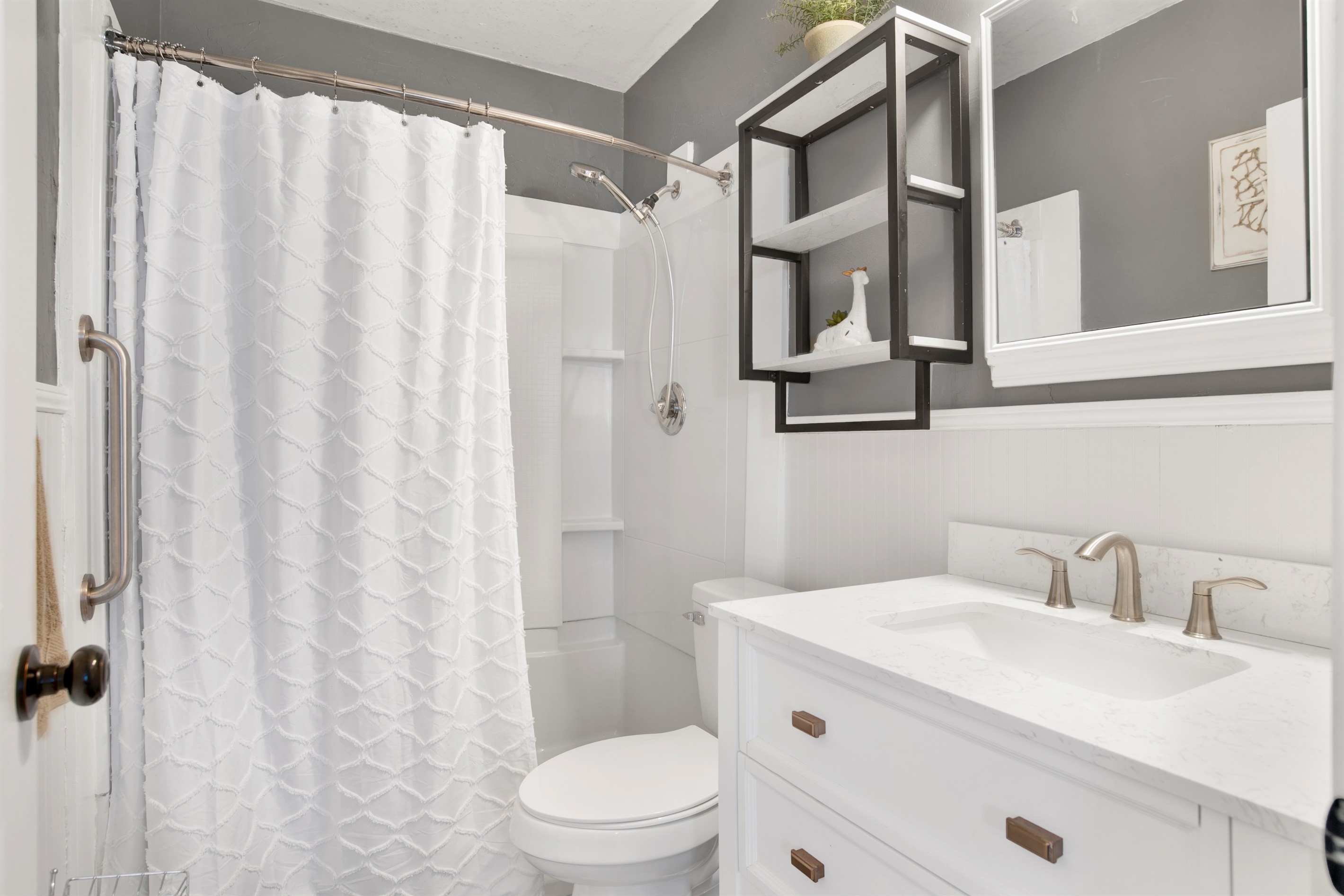 Guest bathroom #1. Bright and clean with towels provided.Tub/shower combo.