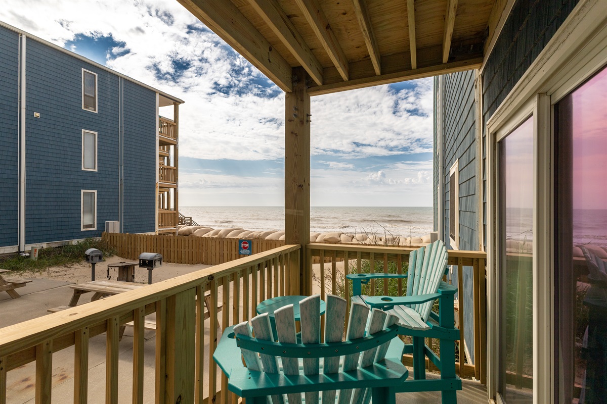 Balcony with community grilling area