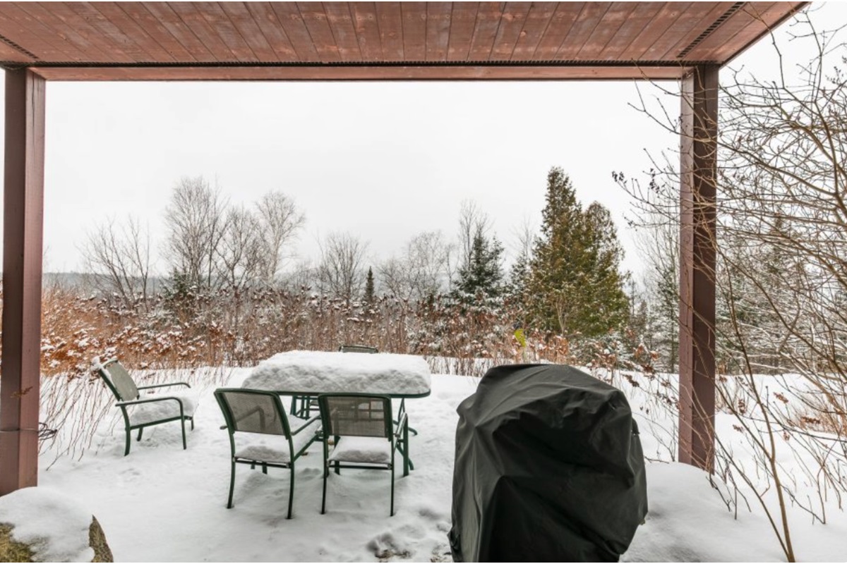 Exterior patio with Webber BBQ