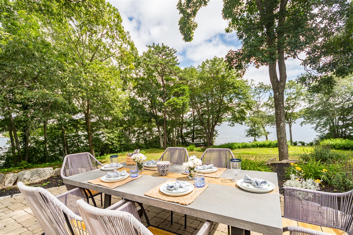 Start youEnjoy lakeside meals and laid-back loungingr day or wind down lakeside—this cozy spot is made for both.