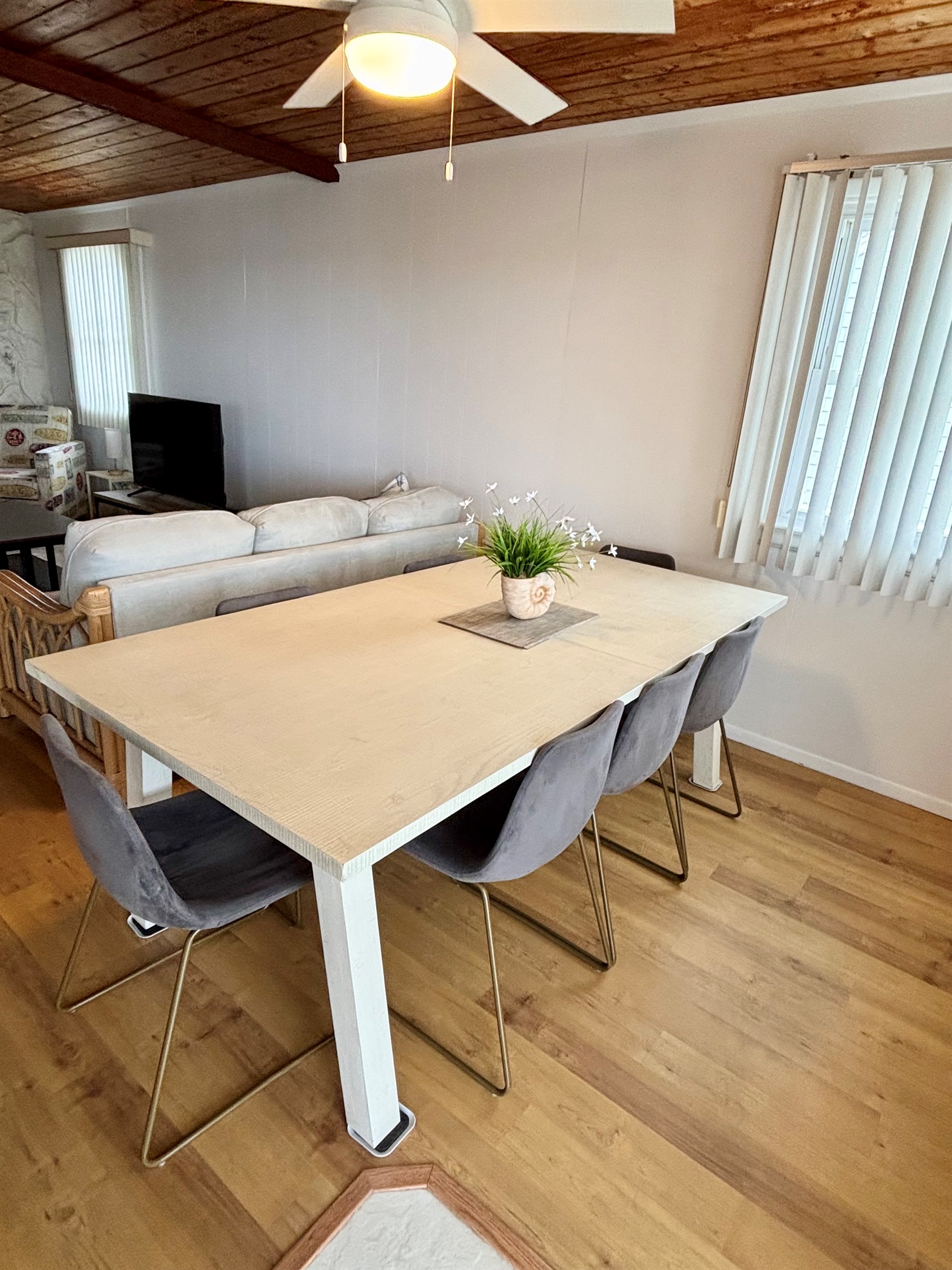 Upper Floor: Dining area