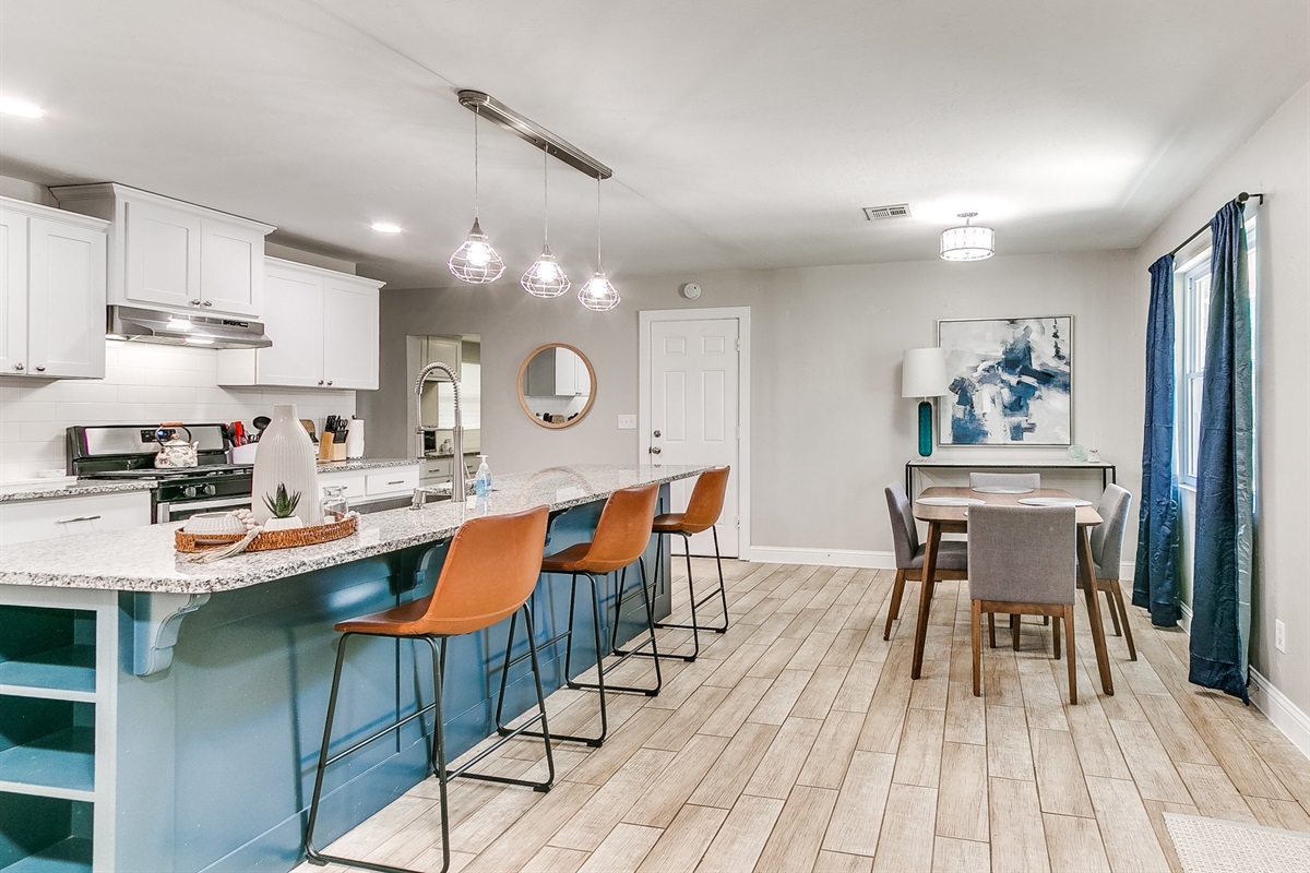 Kitchen & Dining Area