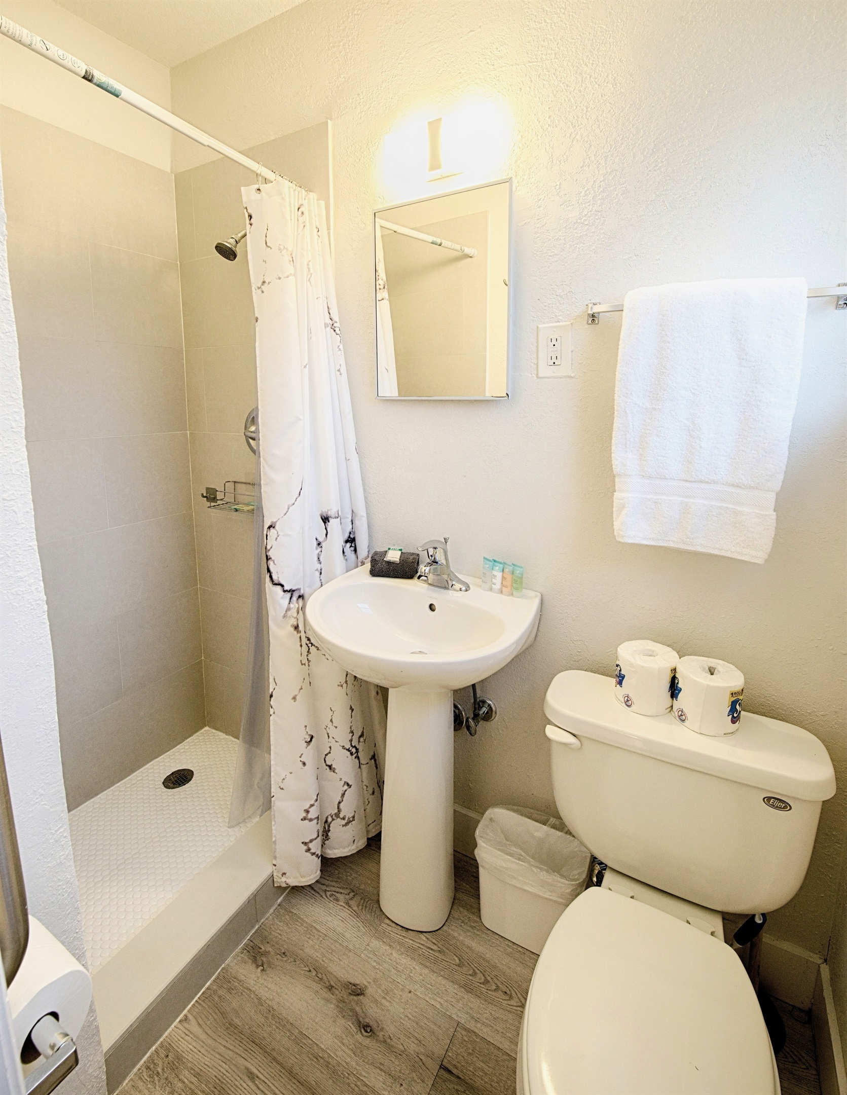 Your Pier Walk studio comes equipped with basic bath products, such as body soap, shampoo, and conditioner.