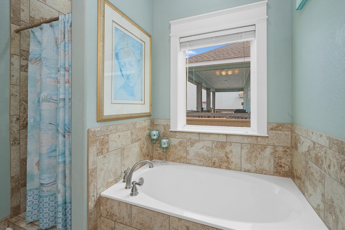 54ffb25b1bb749d9b08fd85e10a9a5fe Large | Beachhouse | Texas | TX | Vacation Homes | Galveston | Crystal Beach | Kokomo | Breezy Days | Beachfront Elegance | Sunrise Serenity | Southern Sands Property Management, LLC