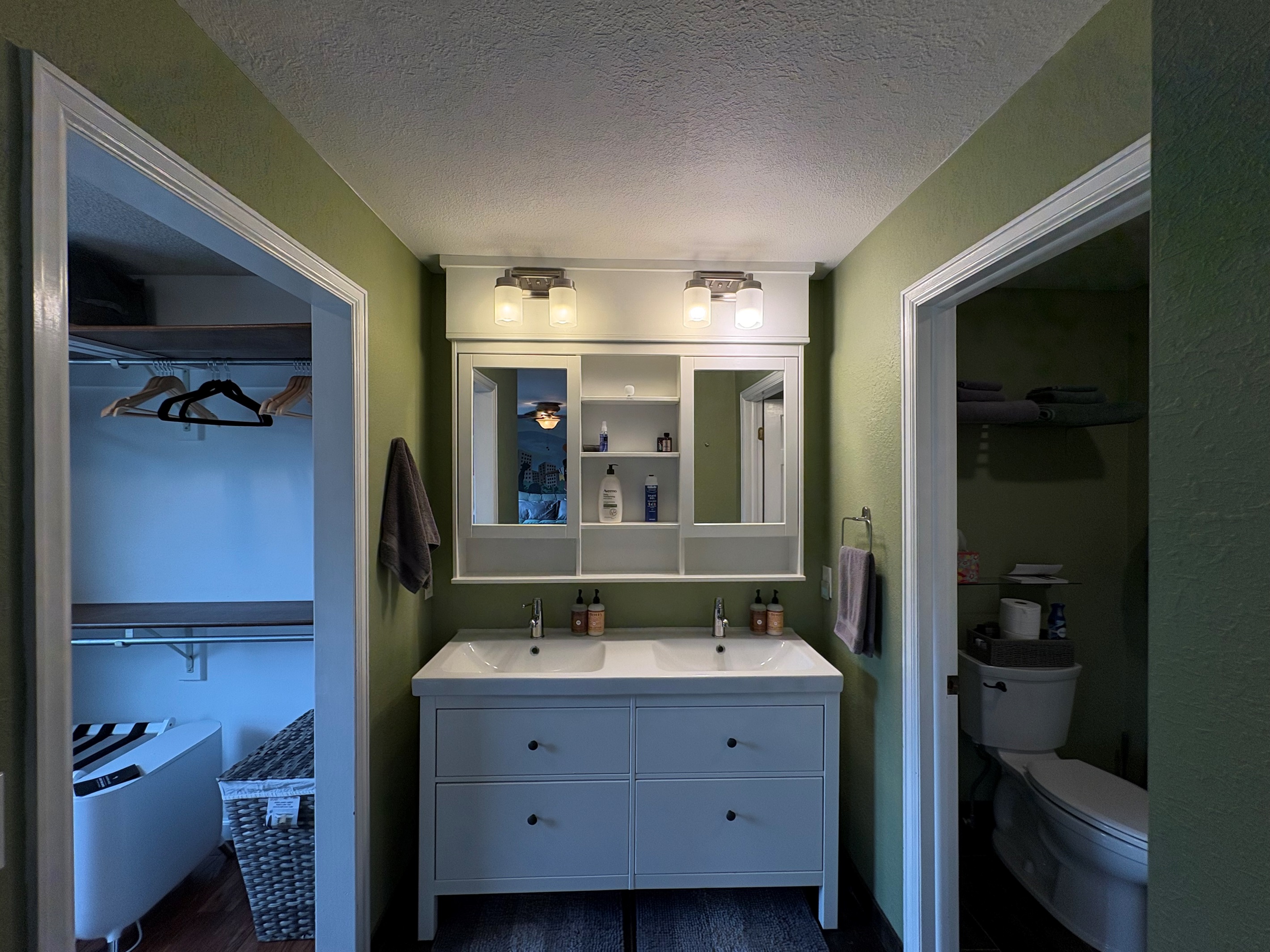 WC1 — Ruck Room ensuite 3/4 bath with double sink.