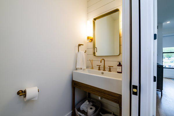 1/2 Bath