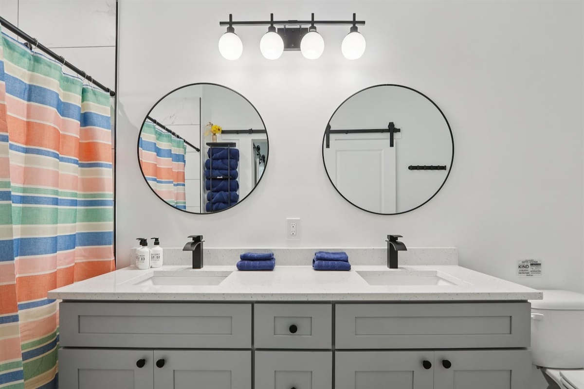 Primary Bedroom has en-suite bathroom, with double vanity and large walk-in tile shower