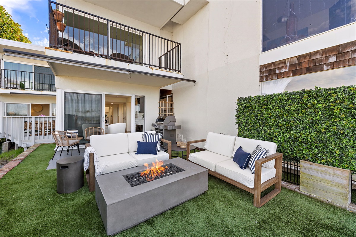 Gather around the fire pit in plush outdoor seating for sunset cocktails, s’mores, and long, relaxed evenings enjoying the coastal ambiance