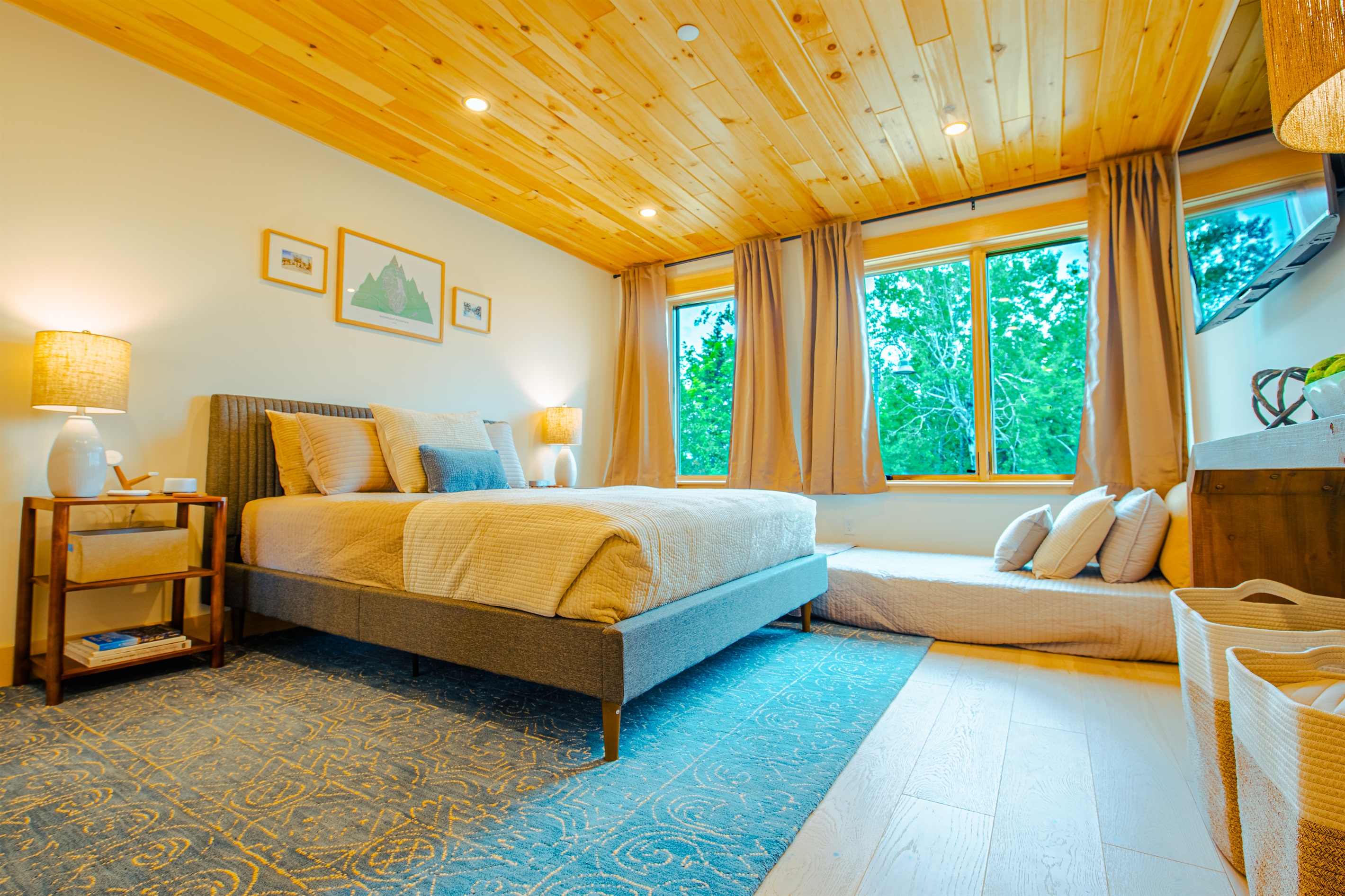 Second Bedroom with Twin Pull-out Chair