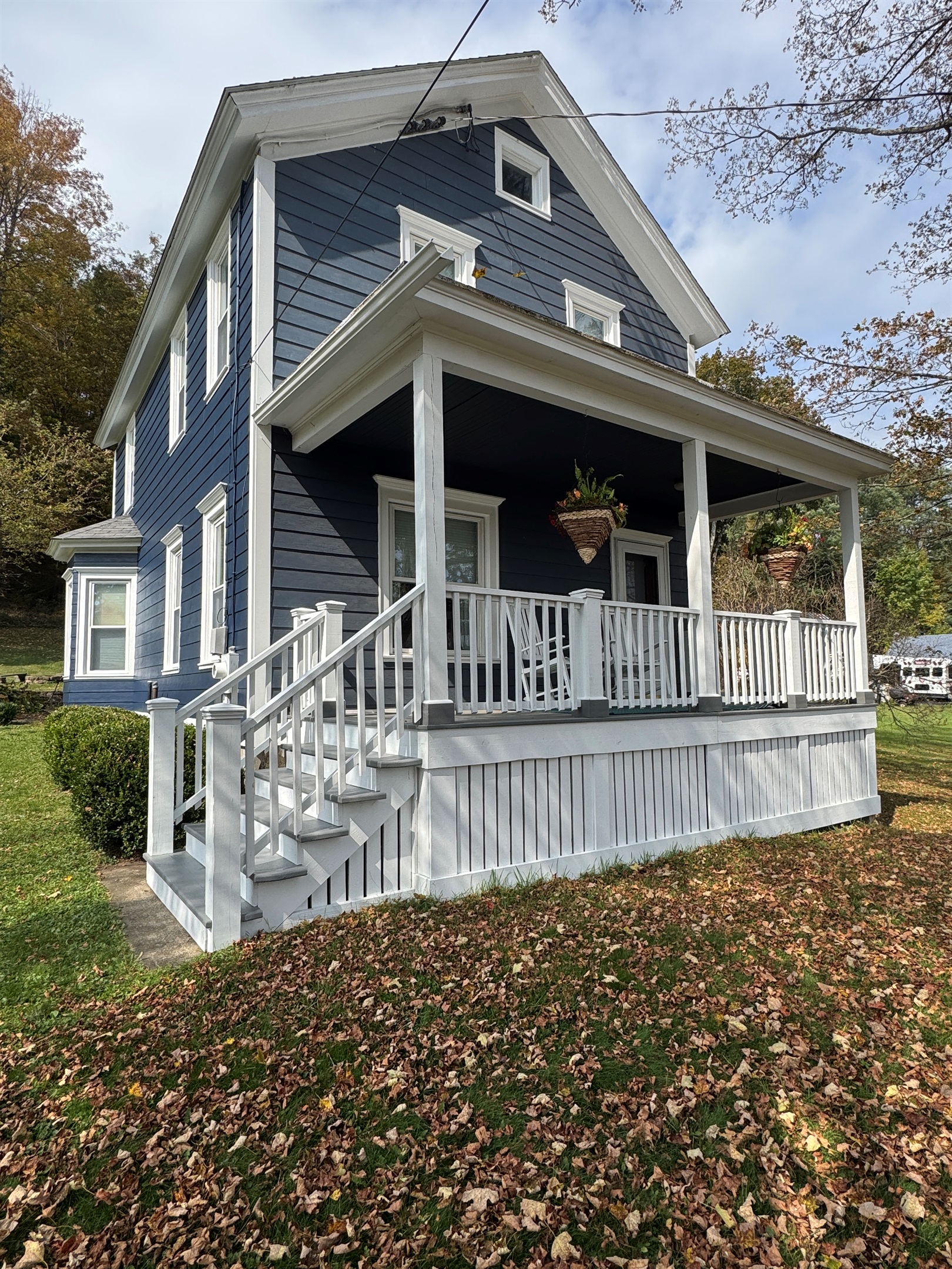 Diamond Dreams Front - less than a mile to Dreams Park!!