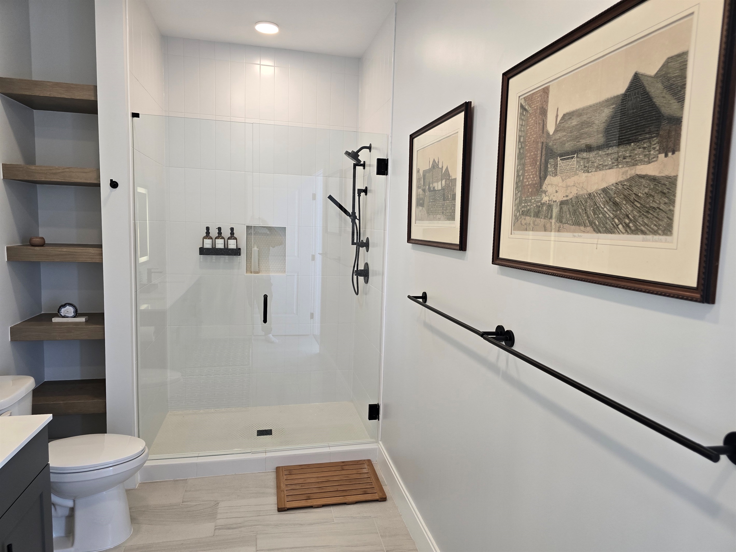 Second bedroom bath