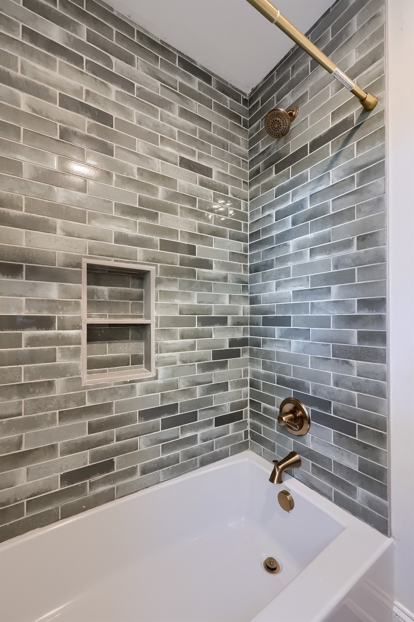 Main Floor Full Bath